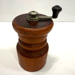 Vintage Baribocraft Wooden Pepper Mill – Made in Canada – Fully Functional